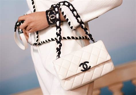 beg chanel original harga|chanel bag tangan.